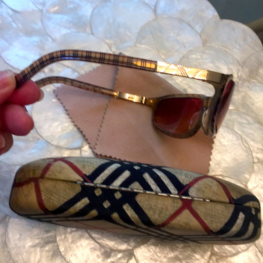 BURBERRY Authentic Unisex Sunglass Frames - PLUS Case & Cleaning Cloth! - Picture 2 of 14